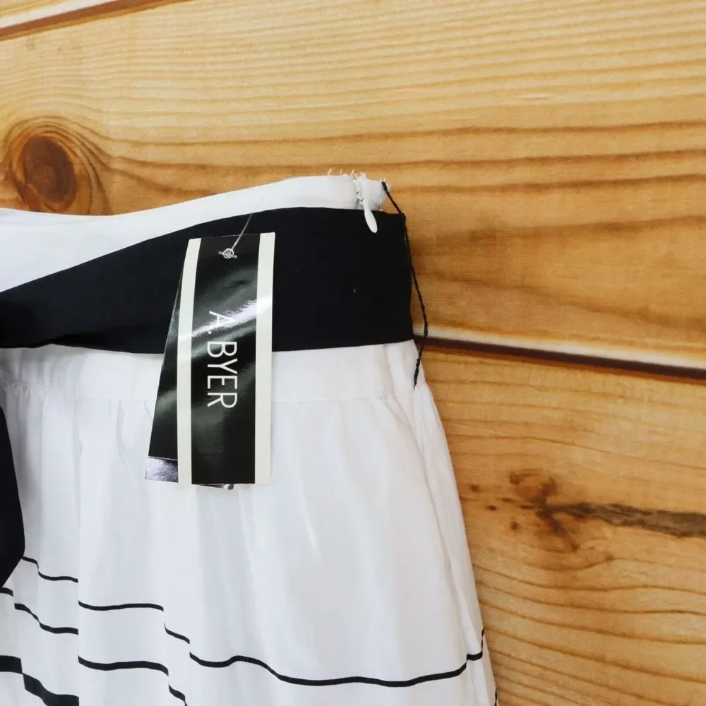 A. Byer Skirt Knee Length Junior Womens Sz 11 Black White Striped Belted Pleated
